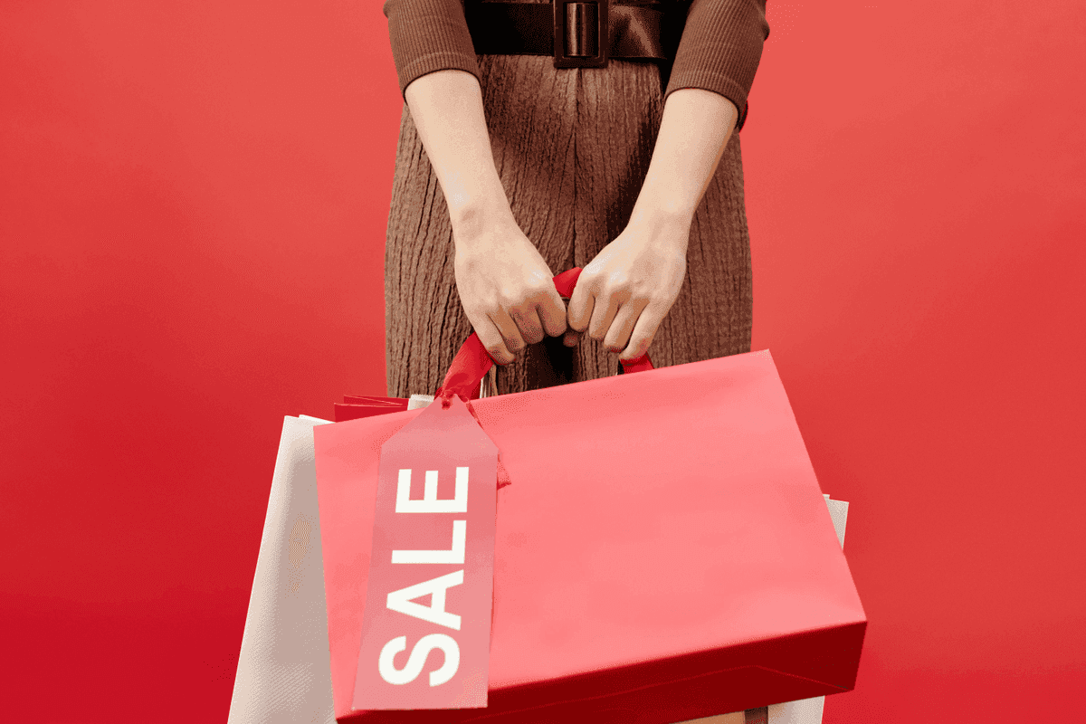 Customer loyalty concept with happy customer and shopping experience illustration.